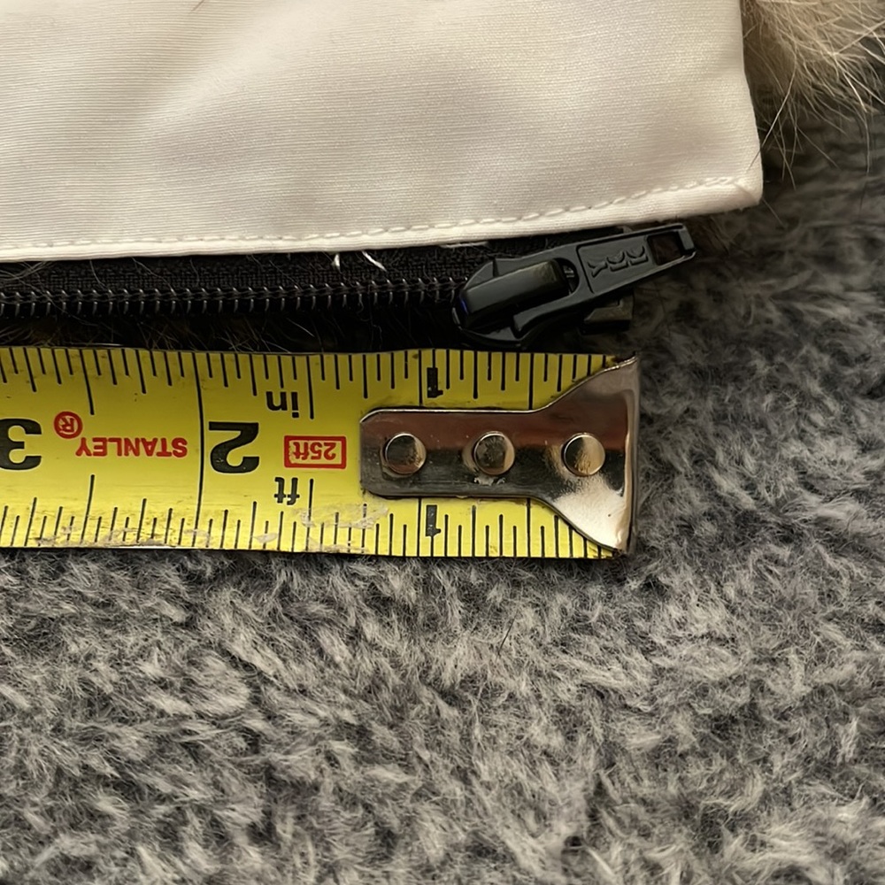 ❤️ Gorgeous Authentic Canada Goose Ruff ♥️ - Picture 9 of 10
